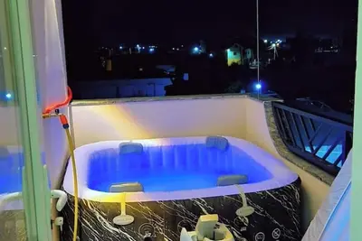 Image de White Luxury Villa/Apartments. \nHot Tub Durres Albania. \n\n\n\n