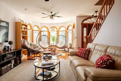 Image de Comfortable & Spacious Luxury Home w/ Chef’s Kitchen only 15 mins to Boston