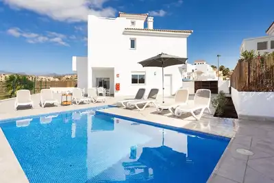 Image de Villa-Vue sur Jardin-Salle de bain privée séparée