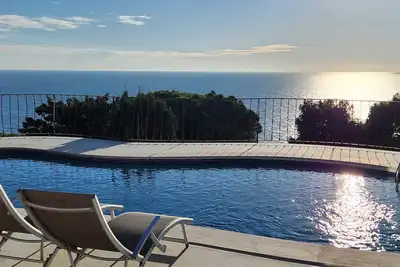 Image de Beachfront Villa - villa moderne en bord de mer - vue mer imprenable, piscine