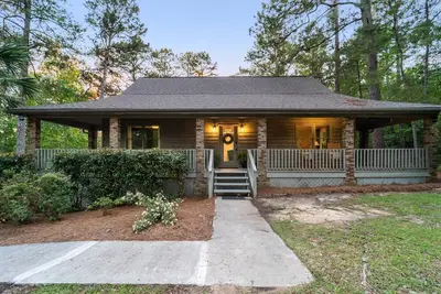 Image de Charming 4-bedroom house with Inground Pool, WiFi, Ac in brilliant Aiken