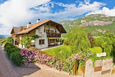 Spacious vacation apartment with 5 beds, 10 minutes from Lake Kaltern.