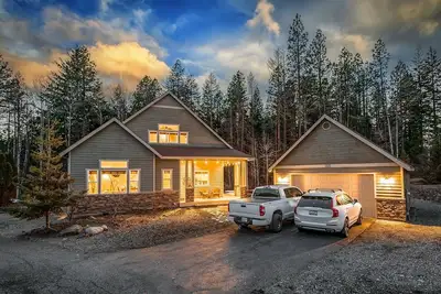 Image de Pet Friendly, Hot Tub, Ev Charger & Skiing/Snowmobile trails near by!