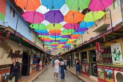 Image de 100 meters from Los Paraguas street and Guatapé's malecon (pet friendly).