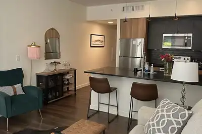 Image de Lodo 1-bedroom Designer Apartment Meets Mile High Charm