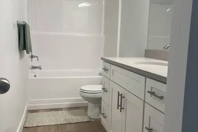 Image de Brand new Basement apartment in central Provo. Close to airport and shopping