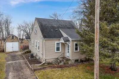 Image de Charming 4-bedroom bungalow in lovely Fort Atkinson near Lake