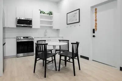 Image de The Hütte - 3 bedroom suite at the beautiful Vrge Revelstoke