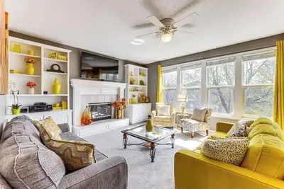 Image de 14 Mi to Kansas City: Group Getaway in Liberty!