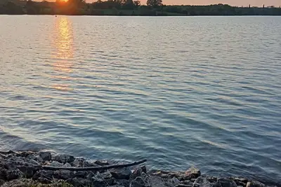 Image de Le sittele bateau de plaisance sur le canal du Nivernais