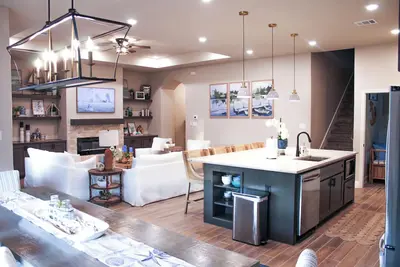 Image de New construction, Charming 4-bedroom house, in Walden on Lake Conroe.