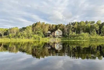 Image de Lakefront Lodge & Carriage House-65 Acres-Private Lake, Gourmet Kitchen