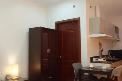 Image de Condo with rooftop swimming and Gym overlooking the famous Ayala Center Cebu.