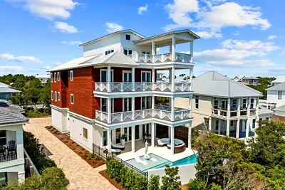 Image de The Crown Jewel of 30a! Sleeps 20! New luxury resort home near Rosemary Beach!