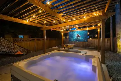 Image de Family Retreat | Hot Tub, Fire Pit, Outdoor Theater & Games