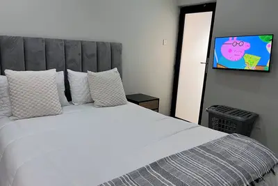 Image de Smart 2br w/ Starlink, Alexa & Solar | Salama Park