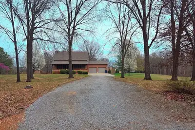 Image de Romantic couples getaway in awesome Bluford with WiFi, Fireplace, and Game Room