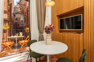 Image de Appartement \"Aparo House Two\" avec balcon, Wi-Fi et climatisation