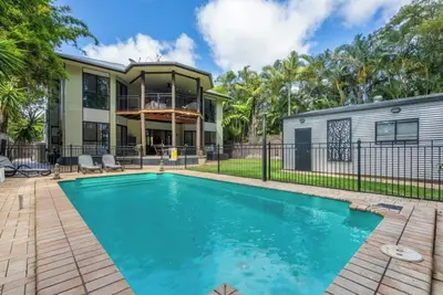 Image de Toogoom Beach Vibes. Absolute Beachfront Home with pool! 4br