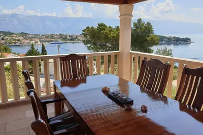 Image de Appartement de deux chambres avec la terrasse et la vue sur le mer Puntinak, Brac (A-24192-a)