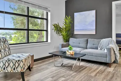 Image de Chic 2 Bdr Condo Steps from Tennis and Wellness Center, Pickleball