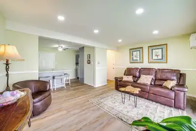 Image de 2 Mi to Wind Creek Casino: Quaint Homewood Haven