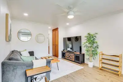 Image de 1 Mi to Oceanside Municipal Pier: Condo w/ Balcony