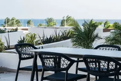 Image de Stylish 2br Steps to Shore at One Mambo 4 by Bocobay