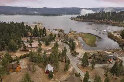 Image de Cozy 2br Fawnskin Cabin | Big Bear Lake, Hiking Trails & Snow Summit Nearby