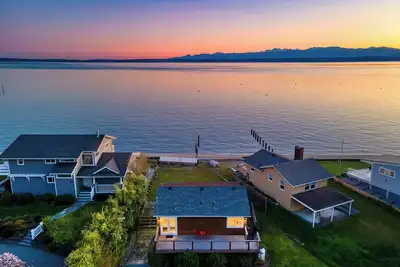 Image de Cozy Whidbey Island Stay | Steps on the Beach | Fireplace, Bbq, Near Trails