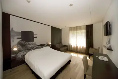 Image de Recharge in Comfortable Room Near Kijkduin Beach and Jan van Renesseweg Beach