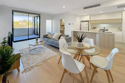 Image de Modern 2br Suite w/ Balcony & Parking near Airport