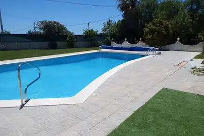 Image de Spacieuse Villa Lara Estoi avec piscine chauffée