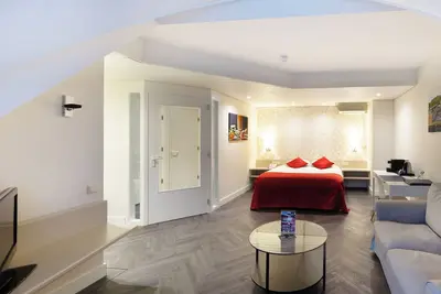 Image de A Welcoming Escape with On-site Restaurant, Free Parking, and Quiet Comfort