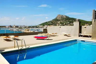 Image de Appartement en Bord de Mer avec Piscine