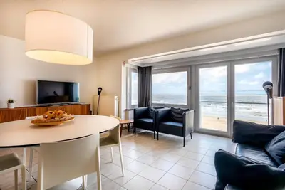 Image de Appartement rénové à Coxyde avec vue sur la mer