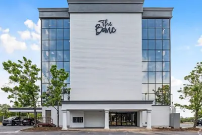 Image de Sophisticated 2br/2ba Escape | Capitol Views