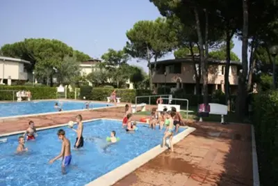 Image de Séjour cosy avec piscine partagée