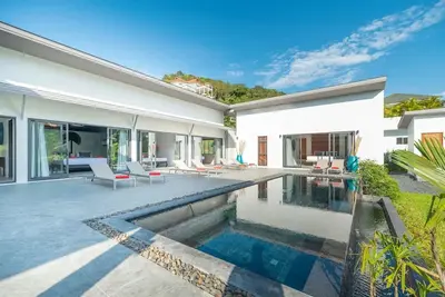 Image de Elegant 4-bedroom villa with private pool, waterfall showers, and garden