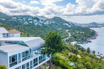 Image de Luxurious 5-bedroom villa with infinity pool, sea views, and close to Coral Cove Beach