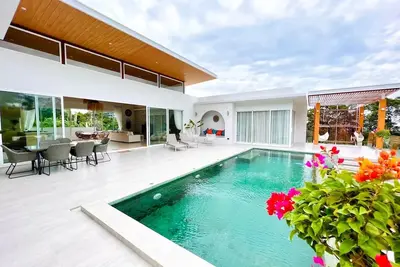 Image de Luxurious 4-bedroom villa near Chaweng Beach with private pool, mountain views, and WiFi