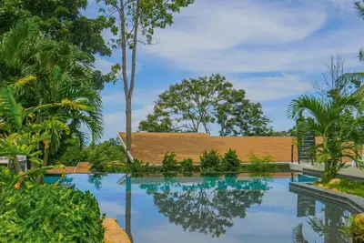 Image de Serene 2-bedroom retreat with jungle and sea views, private balcony, pool access, and on-site bar