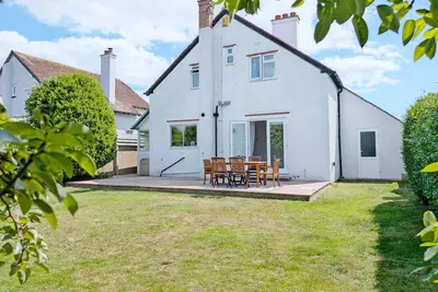 Image de Grafton House - Selsey - a family house that sleeps 6 guests in 3 bedrooms