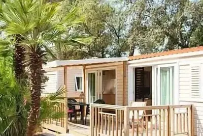 Image de Mobile-Home Confort 32m² 3 chambres + terrasse semi-couverte (coté terre) 6 personnes