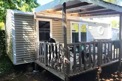 Image de Mobile-Home Premium 2 chambres + terrasse semi-couverte + Clim (coté plage) 4 personnes