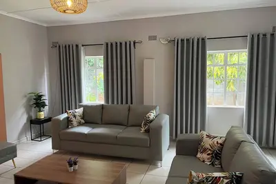 Image de 4-bedroom house in amazing Victoria Falls with WiFi, Ac, private pool and garden