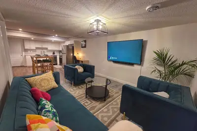 Image de 2-Bedroom Basement Apartment in Welcoming Chappelle, Southwest Edmonton