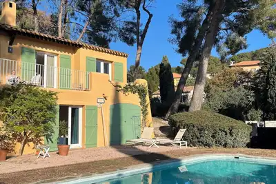 Image de Grande villa sous les pins