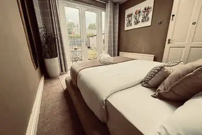 Image de Spacious & Comfortable 2 bedroom flat | Near Airport & City  | Garden