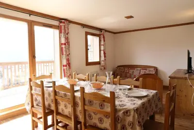 Image de 200m du centre station, 3ème étage, balcon, télévision, casier à ski, 84m², Aussois
